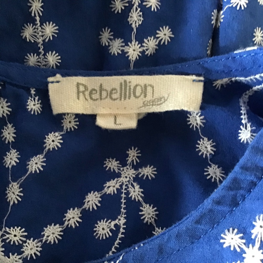 Rebellion Blue w/White embroidered flowers Top L - Picture 4 of 5